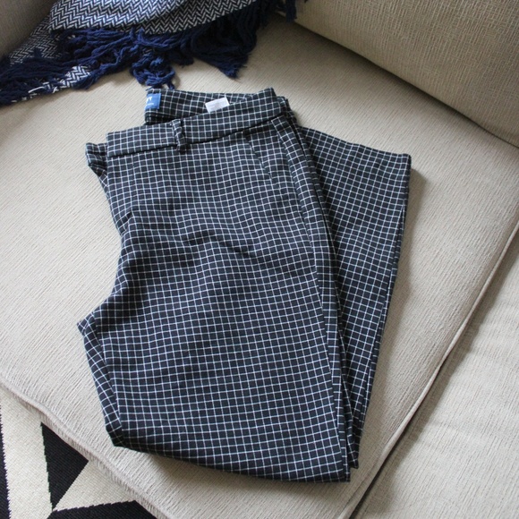 Old Navy Pants - 🌻Old Navy Mid-rise Harper Grid Ankle Pants